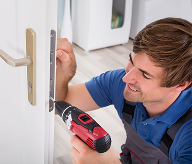 Locksmith Installing Lock